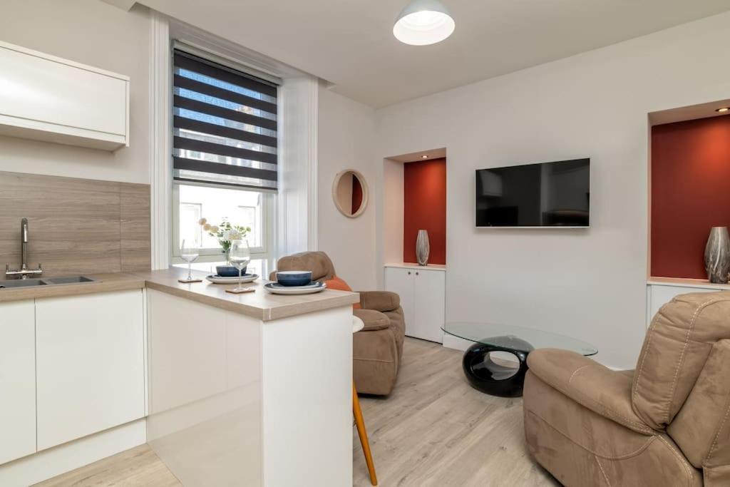 West End @ Netflix @ Newly Built Lejlighed Aberdeen Eksteriør billede
