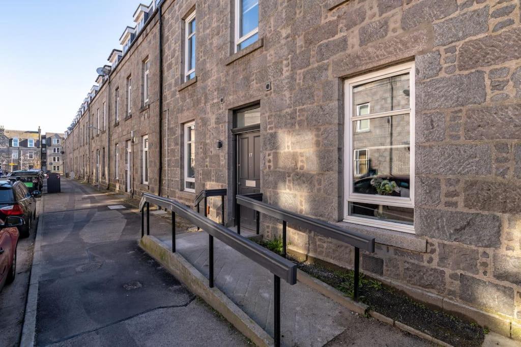 West End @ Netflix @ Newly Built Lejlighed Aberdeen Eksteriør billede